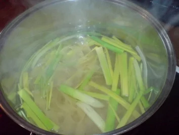 Rezept: Bandnudeln mit Käse-Nuss-Sahne Bandnudeln mit Käse-Nuss-Sahne - Rezept