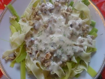 Rezept: Bandnudeln mit Käse-Nuss-Sahne Bandnudeln mit Käse-Nuss-Sahne - Rezept