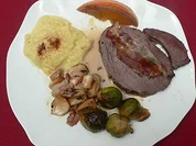 Hirschkeule mit Zimtpüree, Pilzen und Rosenkohl - Rezept