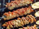 Fleischspieße nach griechischer Art mit Tomatensoße - Rezept