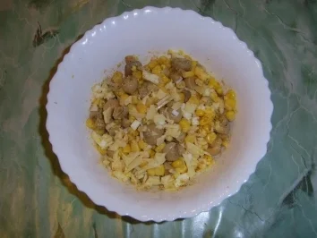 Champignons - Maissalat mit Ei und Käse - Rezept