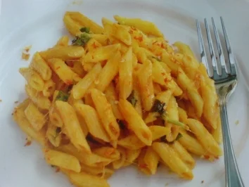 Rezept: Currynudeln mit Ketchup Currynudeln mit Ketchup - Rezept