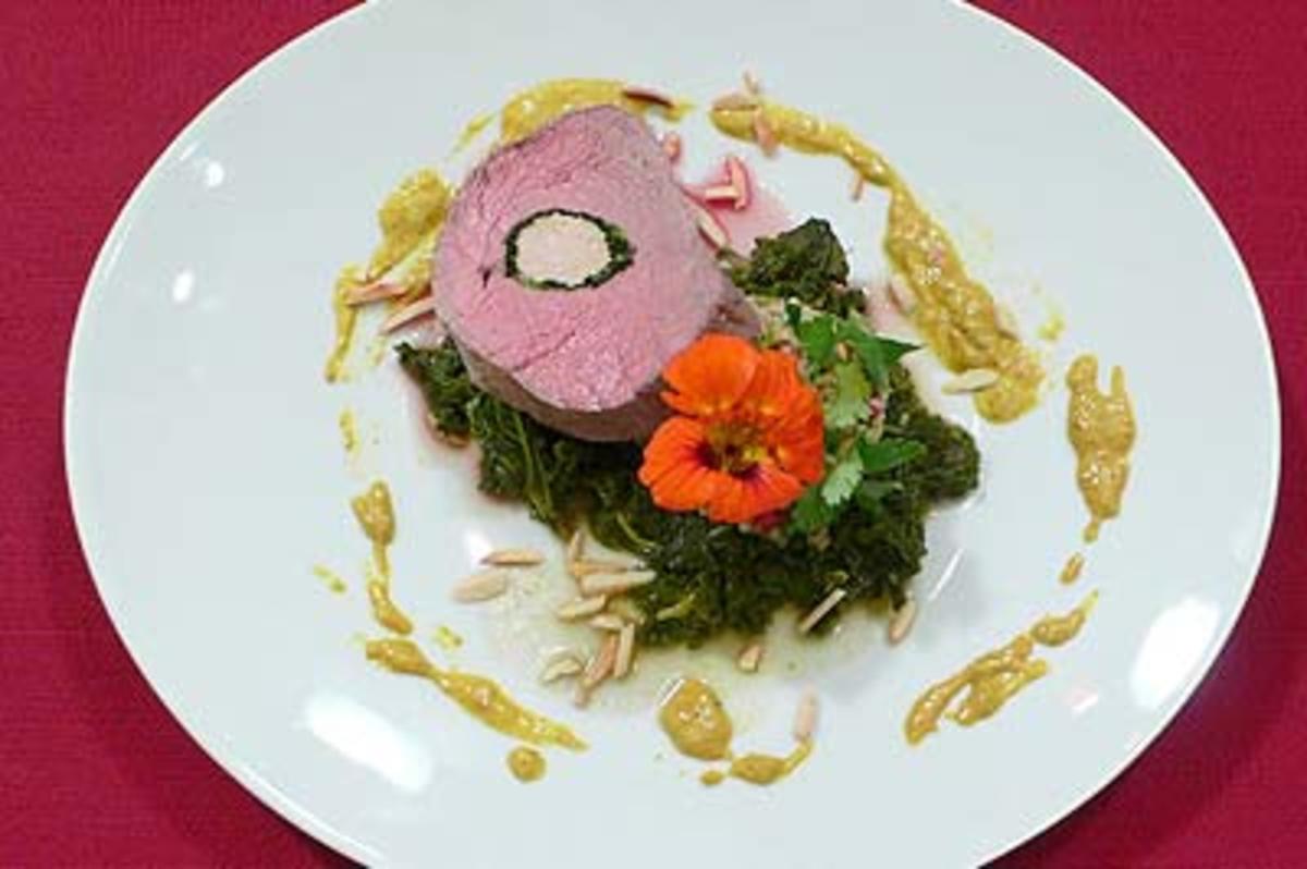 Gefülltes Rinderfilet mit Grünkohl-Curry u. Couscous mit ...