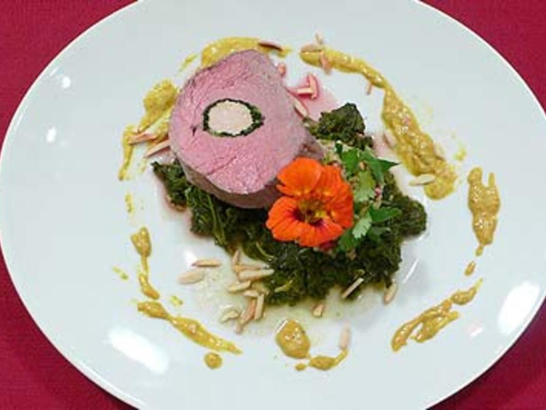 Gefülltes Rinderfilet mit Grünkohl Curry u Couscous mit ...