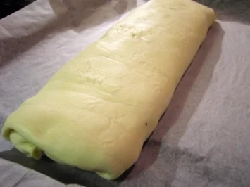 Pikantes Gebäck: Zwiebel-Käse-Strudel - Rezept