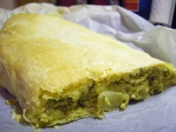 Pikantes Gebäck: Zwiebel-Käse-Strudel - Rezept