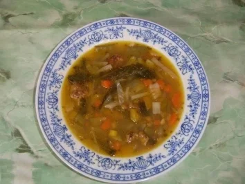 Rezept: Gemüsesuppe mit Fleischkügeli Gemüsesuppe mit Fleischkügeli - Rezept