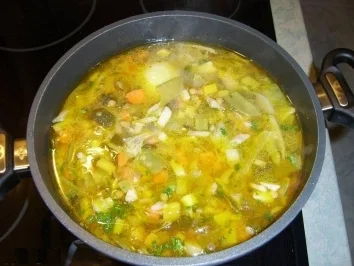Rezept: Gemüsesuppe mit Fleischkügeli Gemüsesuppe mit Fleischkügeli - Rezept