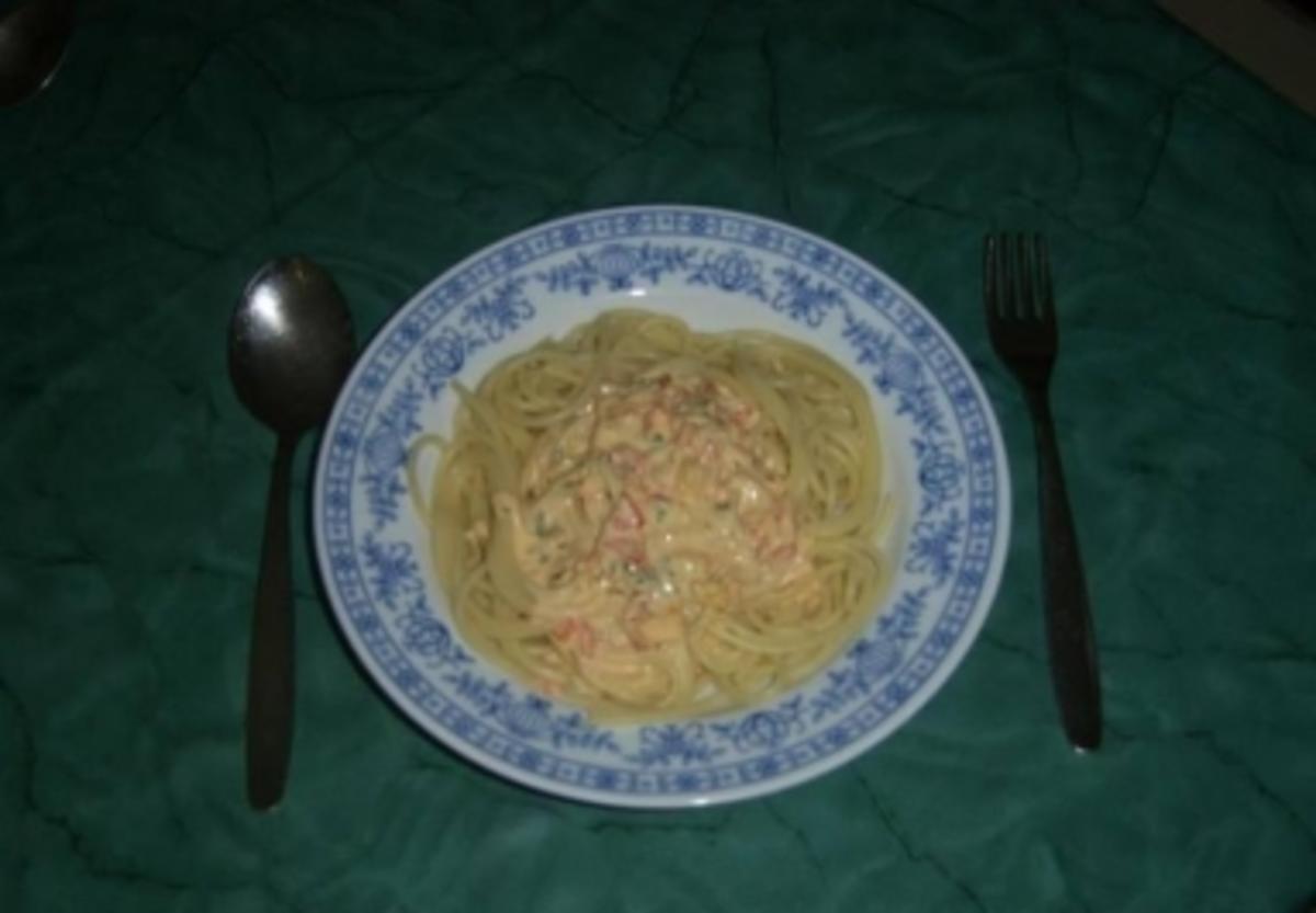 Spaghetti mit Paprika-Peperonisoße - Rezept
