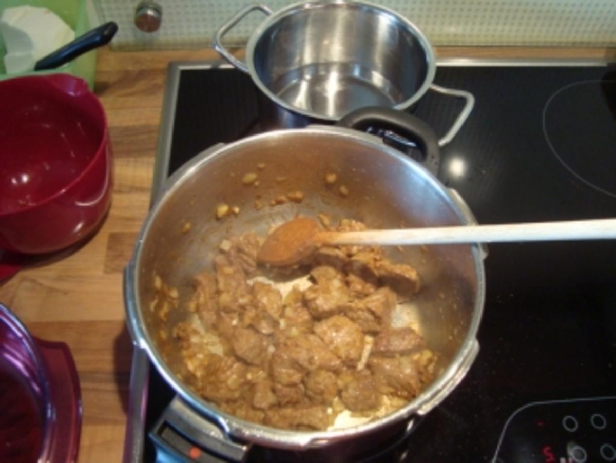 *Hauptgericht Fleisch - Bierfleisch mit Kümmel und Apfelscheiben - Rezept - Bild Nr. 3