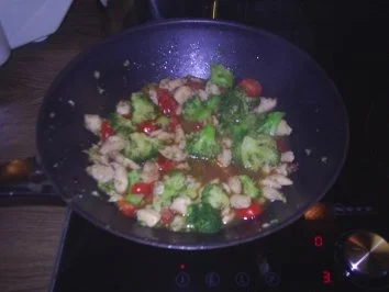 Rezept: Geflügel - Hähnchen-Broccoli-Pfanne Bild Nr. 9 Geflügel - Hähnchen-Broccoli-Pfanne - Rezept - Bild Nr. 9