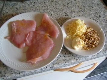 Rezept: Putenschnitzel mit Käse-Walnußkruste Putenschnitzel mit Käse-Walnußkruste - Rezept