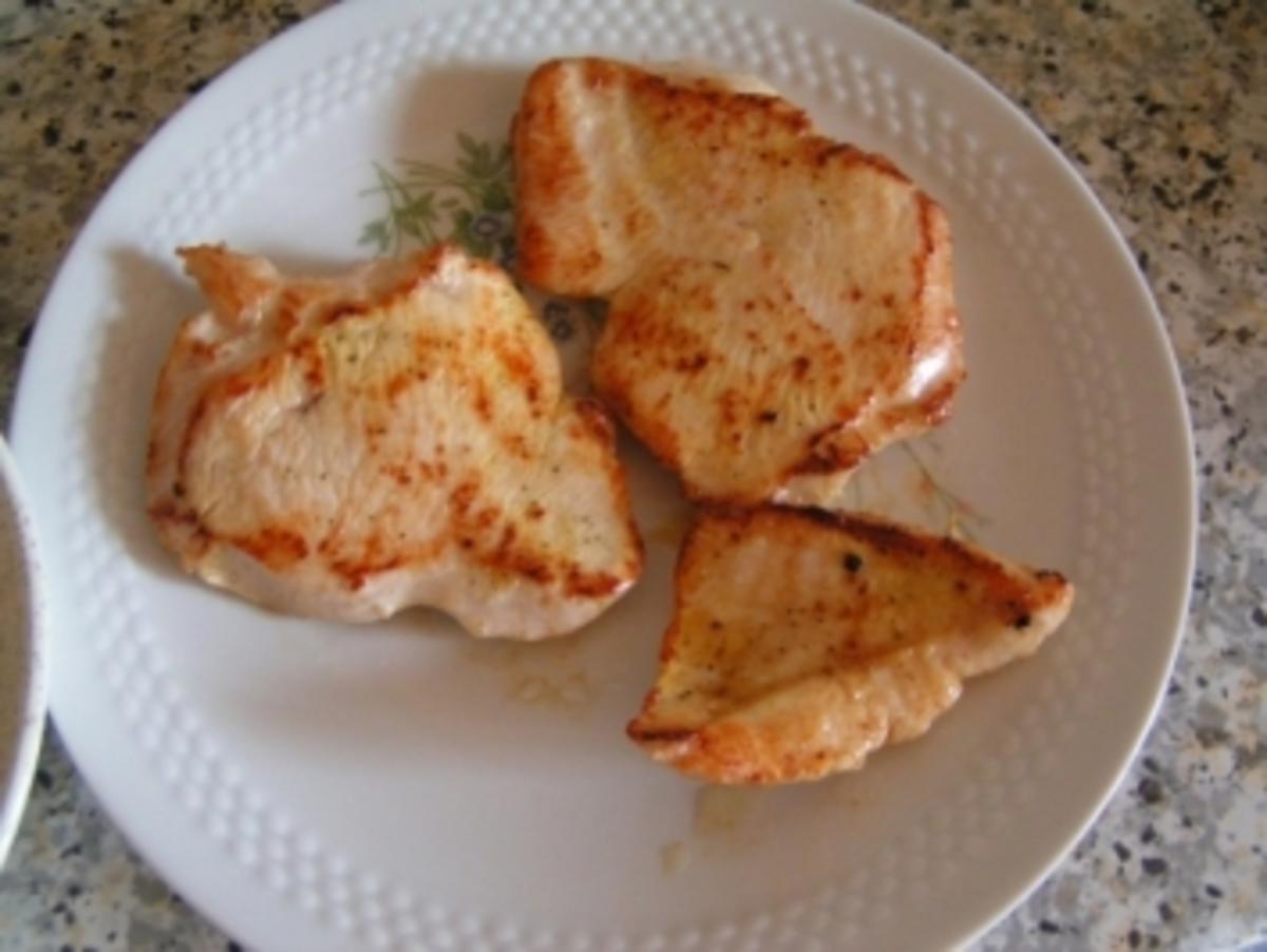 Putenschnitzel mit Käse-Walnußkruste - Rezept