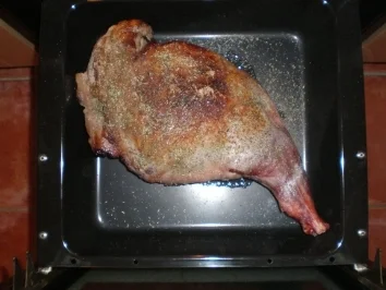 Rezept: Alwins Wildschweinkeule (Frischling) naturell Alwins Wildschweinkeule (Frischling) naturell - Rezept