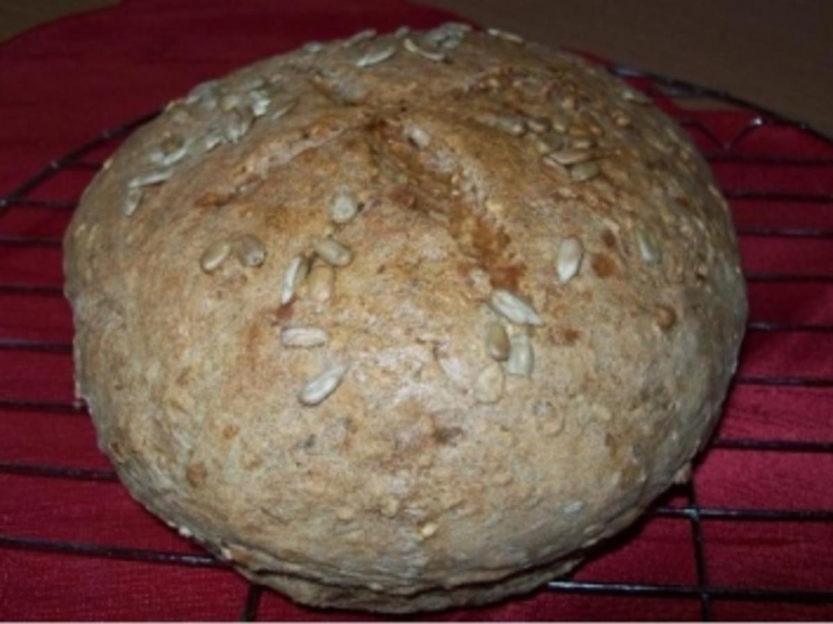 Vollkornbrot mit Wasser und füssige Butter - Rezept mit Bild - kochbar.de