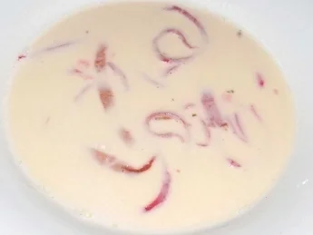 Rezept: Weißweinsuppe mit Rote Bete Flädle Weißweinsuppe mit Rote Bete Flädle - Rezept