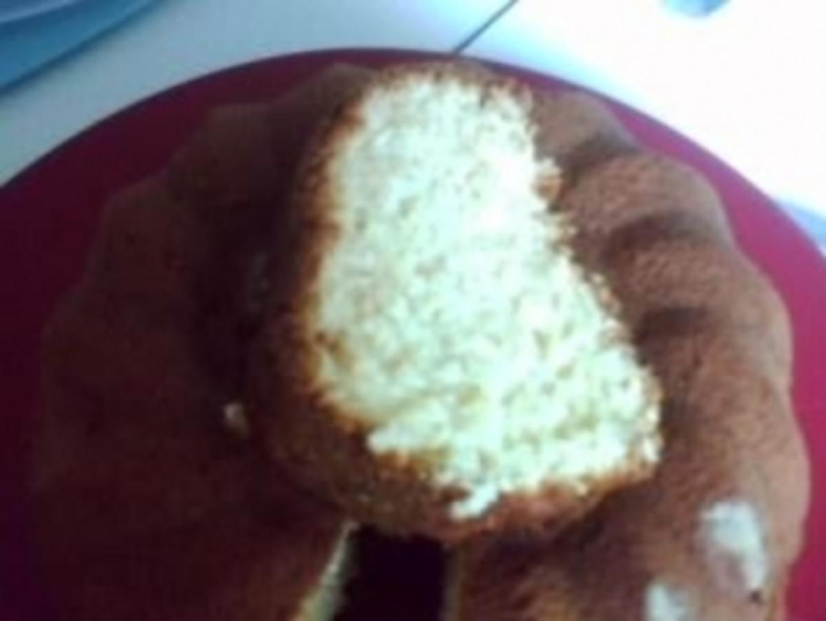 Mandel-Kokos-Gugelhupf - Rezept mit Bild - kochbar.de