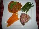 Thunfischsteak mit Tomaten-Kapern-Sauce - Rezept