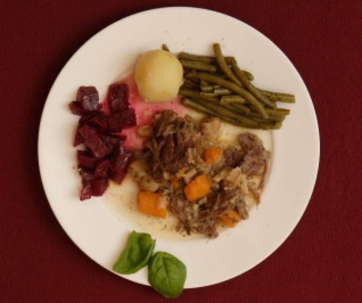 Tafelspitz mit Meerrettich und Rote-Bete-Salat (Domenica Niehoff) - Rezept