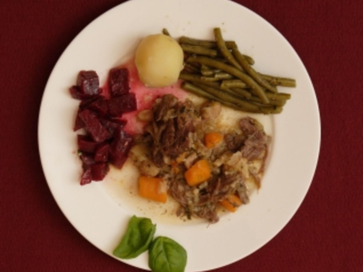 Tafelspitz mit Meerrettich und Rote-Bete-Salat (Domenica Niehoff ...