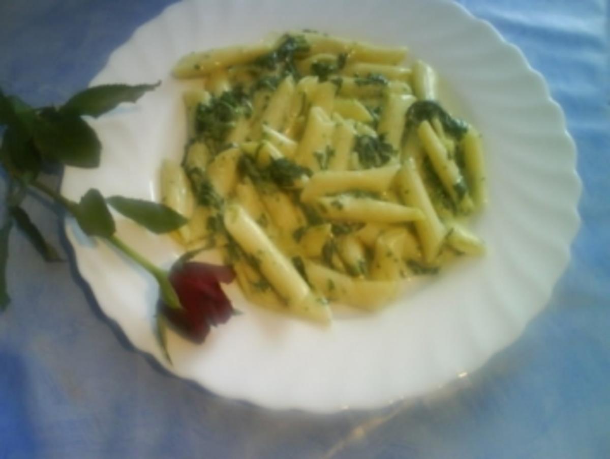 Bilder für Penne mit Gorgonzola-Rahmspinat - Rezept