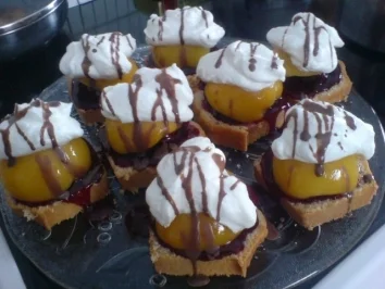 Pfirsich-Schnitten mit Joghurtsahne - Rezept