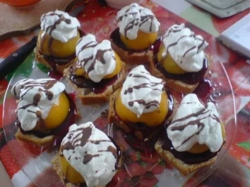 Pfirsich-Schnitten mit Joghurtsahne - Rezept