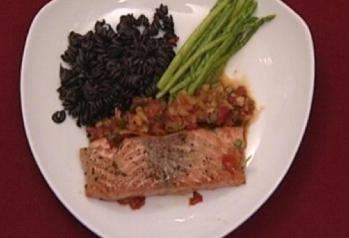 Lachs Vietnam mit Thai-Spargel, Nudeln und Soße Ha Long Bay (Andre ...