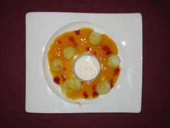 Limoncellocreme und Melonenkugeln in Kräuterlikör-Orangengelee - Rezept