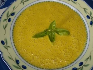 Möhrenrahmsuppe mit Basilikum - Rezept