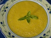 Möhrenrahmsuppe mit Basilikum - Rezept