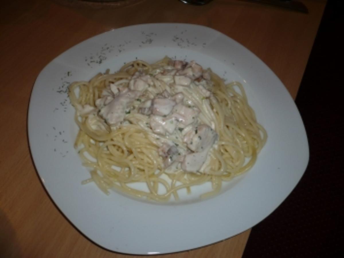 Bilder für Lachsnudeln mit Spaghetti und Sahne - Rezept