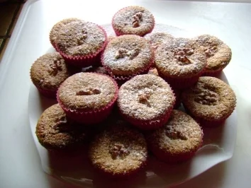 Rezept: Muffins: Walnuss Kirsch Muffins Bild Nr. 3 Muffins: Walnuss Kirsch Muffins - Rezept - Bild Nr. 3