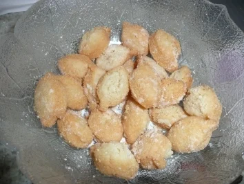 Rezept: Mutzemandeln Fettgebäck Bild Nr. 2 Mutzemandeln Fettgebäck - Rezept - Bild Nr. 2