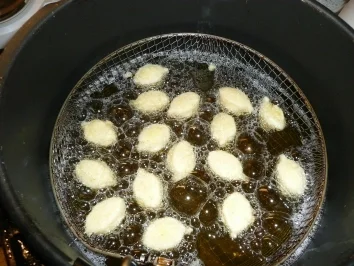 Rezept: Mutzemandeln Fettgebäck Bild Nr. 4 Mutzemandeln Fettgebäck - Rezept - Bild Nr. 4