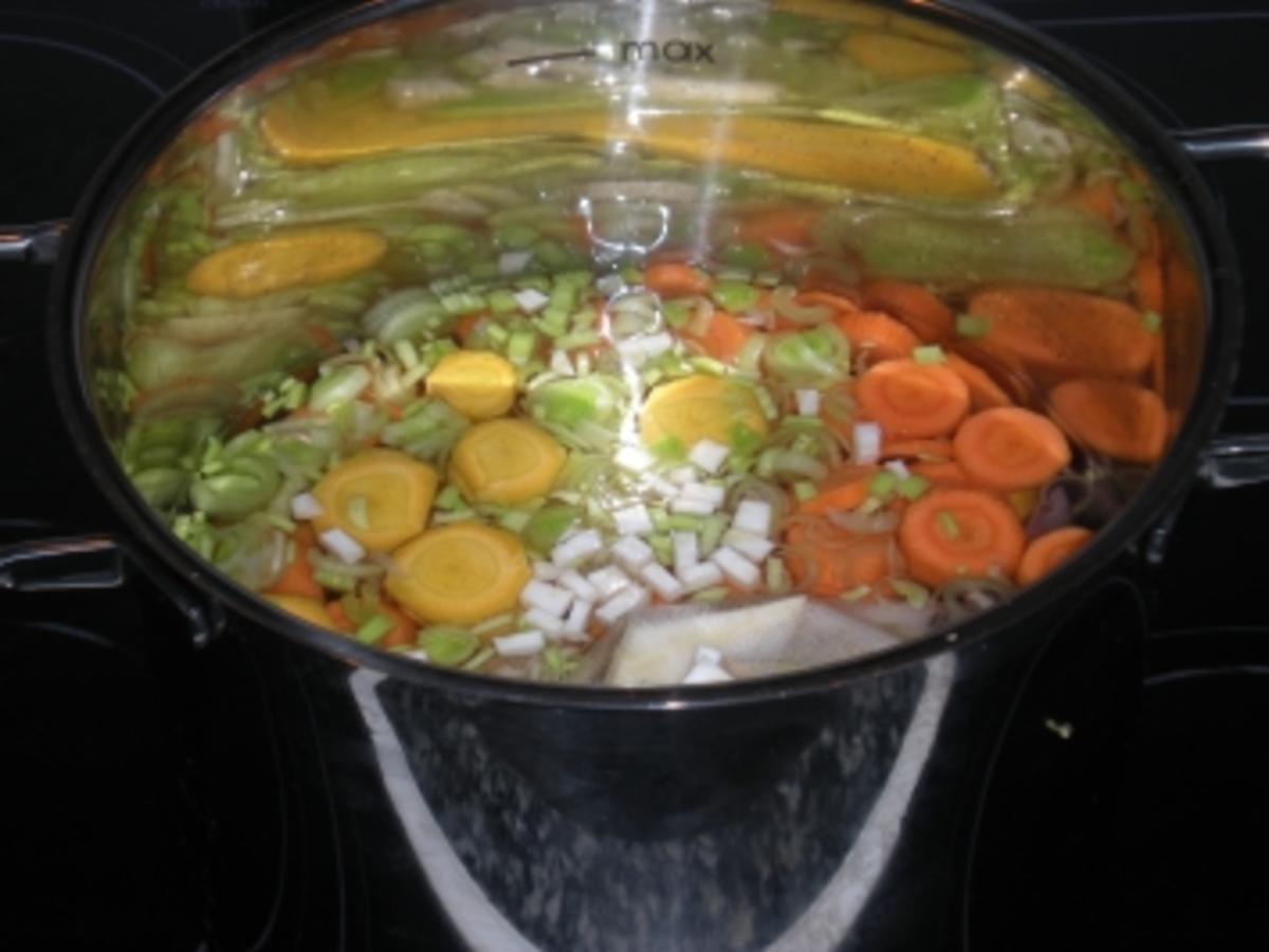 Langsam geköchelte Hühner-Ingwersuppe mit Sherry - Rezept - kochbar.de