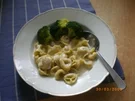Tortellini mit Käsesahnesoße und Broccoli - Rezept