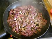 Saure Nierchen mit Kartoffelpürree und Kopfsalat - Rezept
