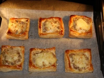 Blätterteig-Mett-Weißkraut-Teilchen - Rezept