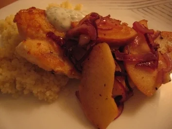 Rotbarsch mit Zwiebel Apfel Gemüse - Rezept