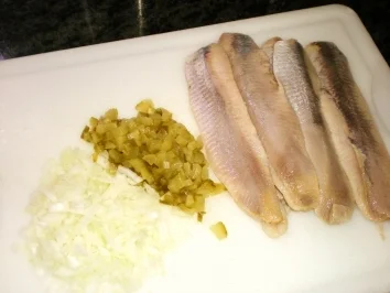 VORSPEISE: Tatar von Matjes im Zucchininest - Rezept - Bild Nr. 2