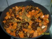 Süßkartoffelpfanne mit Papaya und gerösteten Curry-Champignons - Rezept