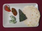 Kräuterkuchen, Auberginen-Mus und Spinat-Joghurt mit selbst gemachtem Brot - Rezept