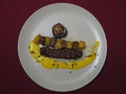 Grillspieße mit Basmati, Gemüseturm Minar Jomboon und Safransoße - Rezept