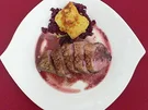Entenbrustfilet an Knödel-Rotkohltürmchen in Rotweinjus - Rezept