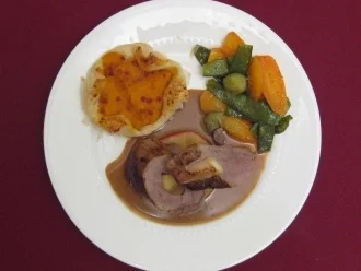 Rezept: Schweinefilet gefüllt mit Calvados-Apfel und Süßkartoffelpastete Schweinefilet gefüllt mit Calvados-Apfel und Süßkartoffelpastete - Rezept