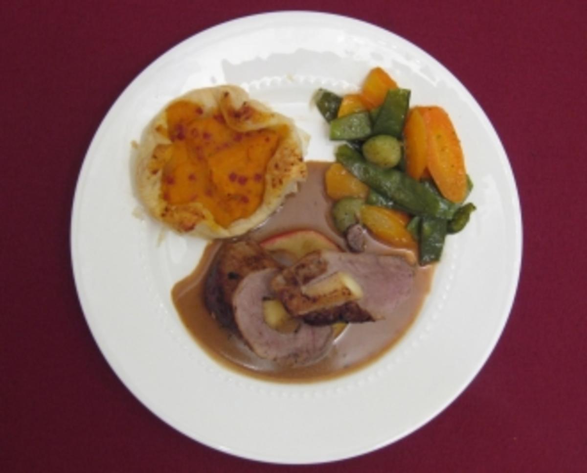 Bilder für Schweinefilet gefüllt mit Calvados-Apfel und Süßkartoffelpastete - Rezept