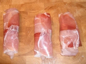 Rezept: Spanische Hähnchenbrust trifft griechischen Feta auf italienischem Gemüsebett Spanische Hähnchenbrust trifft griechischen Feta auf italienischem Gemüsebett - Rezept