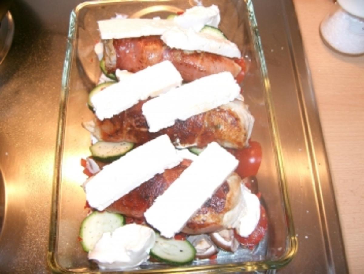 Spanische Hähnchenbrust trifft griechischen Feta auf italienischem Gemüsebett - Rezept