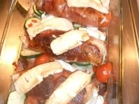 Rezept: Spanische Hähnchenbrust trifft griechischen Feta auf italienischem Gemüsebett Spanische Hähnchenbrust trifft griechischen Feta auf italienischem Gemüsebett - Rezept